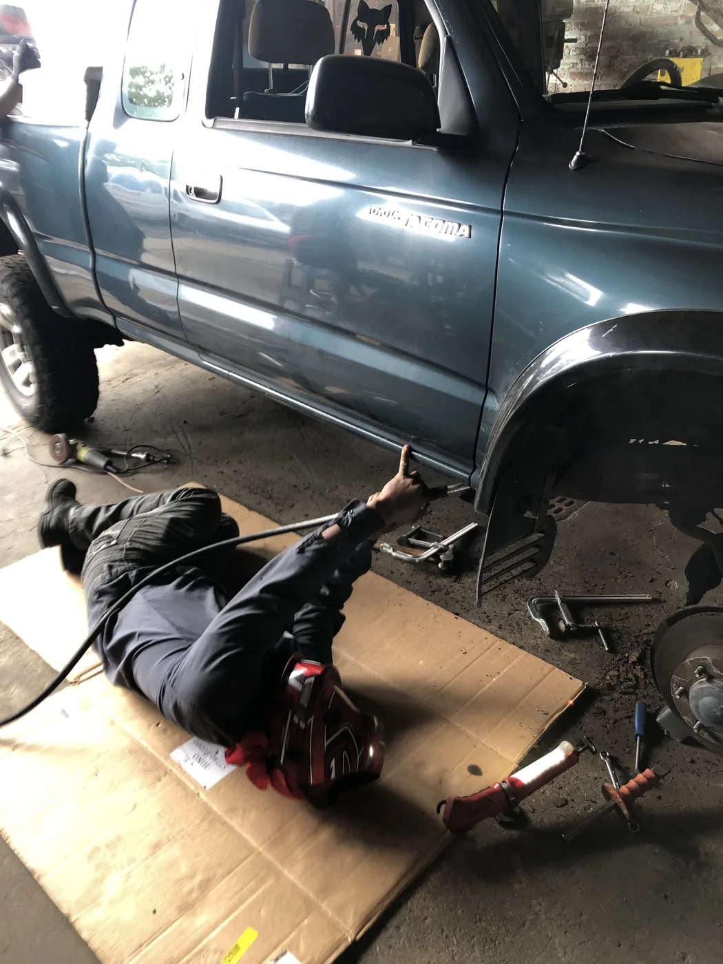 Mechanical work beneath a vehicle in the workshop
